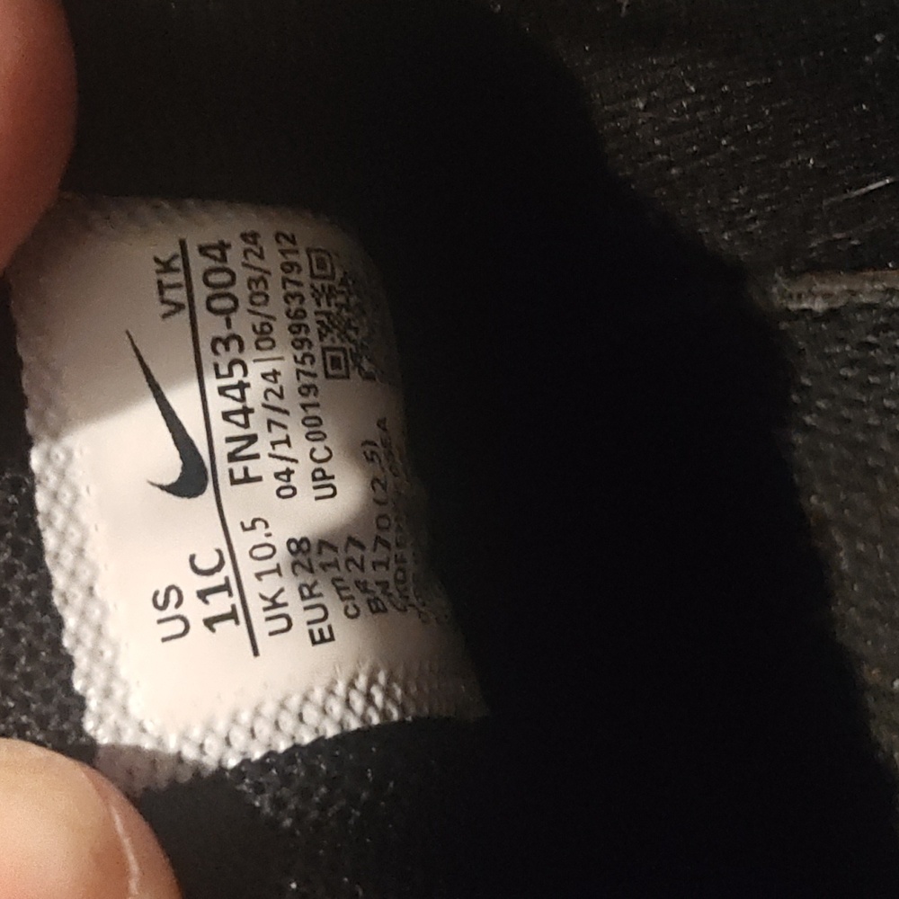 Nike Black Mesh Sneakers - Picture 12 of 12